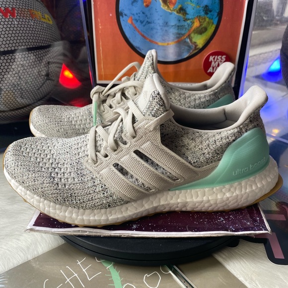 🆕 Adidas UltraBoost 4.0 Carbon Mint - Womens - Picture 3 of 11